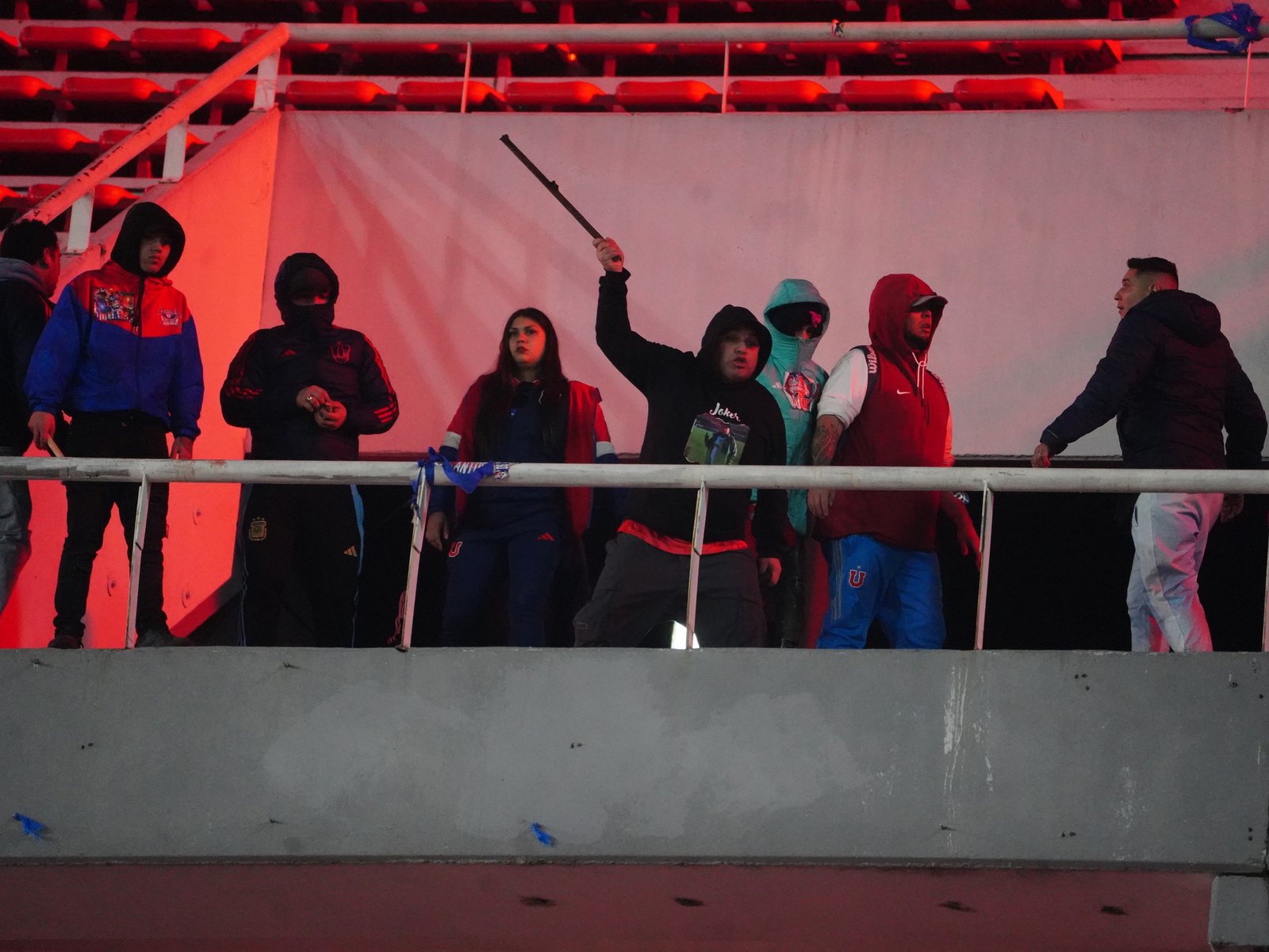 Los posteos de los futbolistas chilenos de Independiente tras los incidentes en la tribuna visitante: “Me siento destrozado”