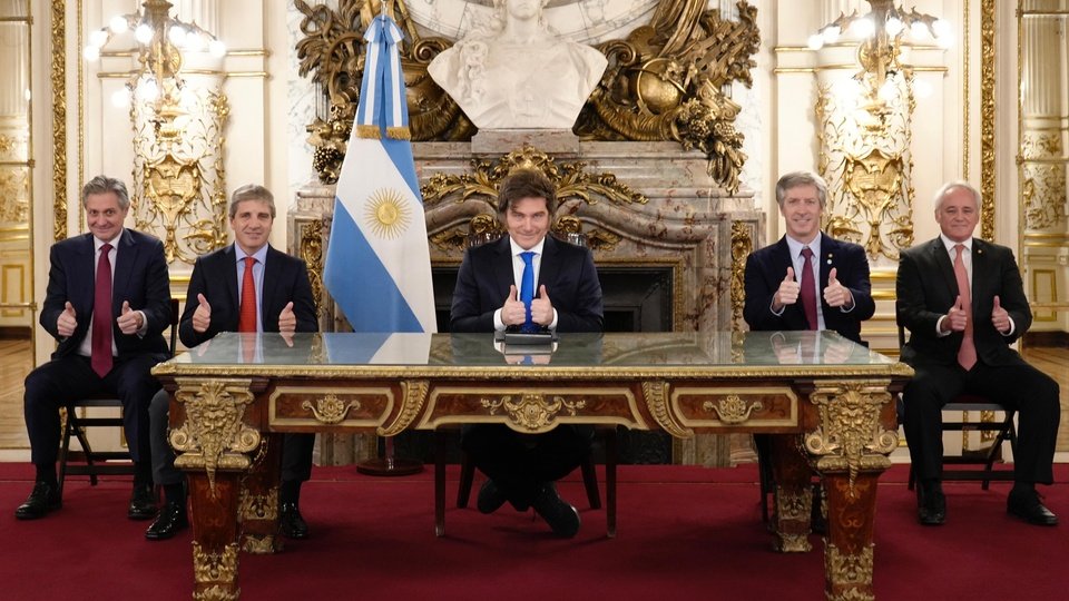 Milei en divague total y una oposición expectante  | Semana de derrotas por goleada para el Gobierno