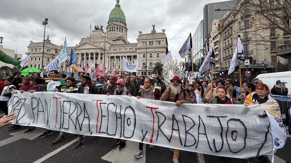 "Milei es hambre, hay que pelear": el reclamo de los trabajadores en San Cayetano | El recuerdo del papa Francisco y la reivindicación de la justicia social
