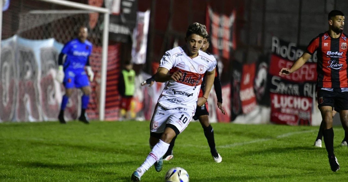 Morón aguantó con uno menos y se llevó un buen punto :: Olé