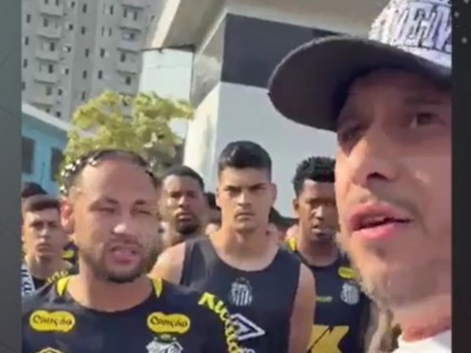 Neymar y un tenso cara a cara con la barra brava del Santos de Brasil en medio de la crisis: “Los tendríamos que cachetear”