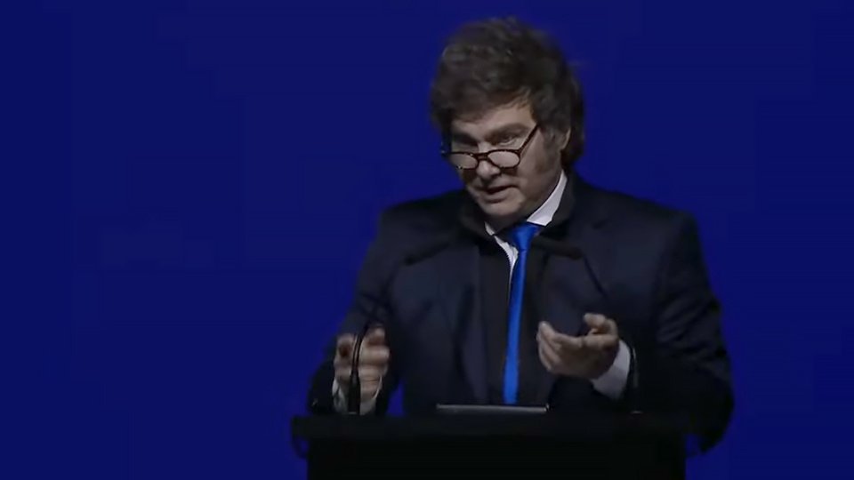 Para Milei, "las jubilaciones y salarios se multiplicaron" | El país que imagina el Presidente en la cena de ultra derecha de la Fundación Faro