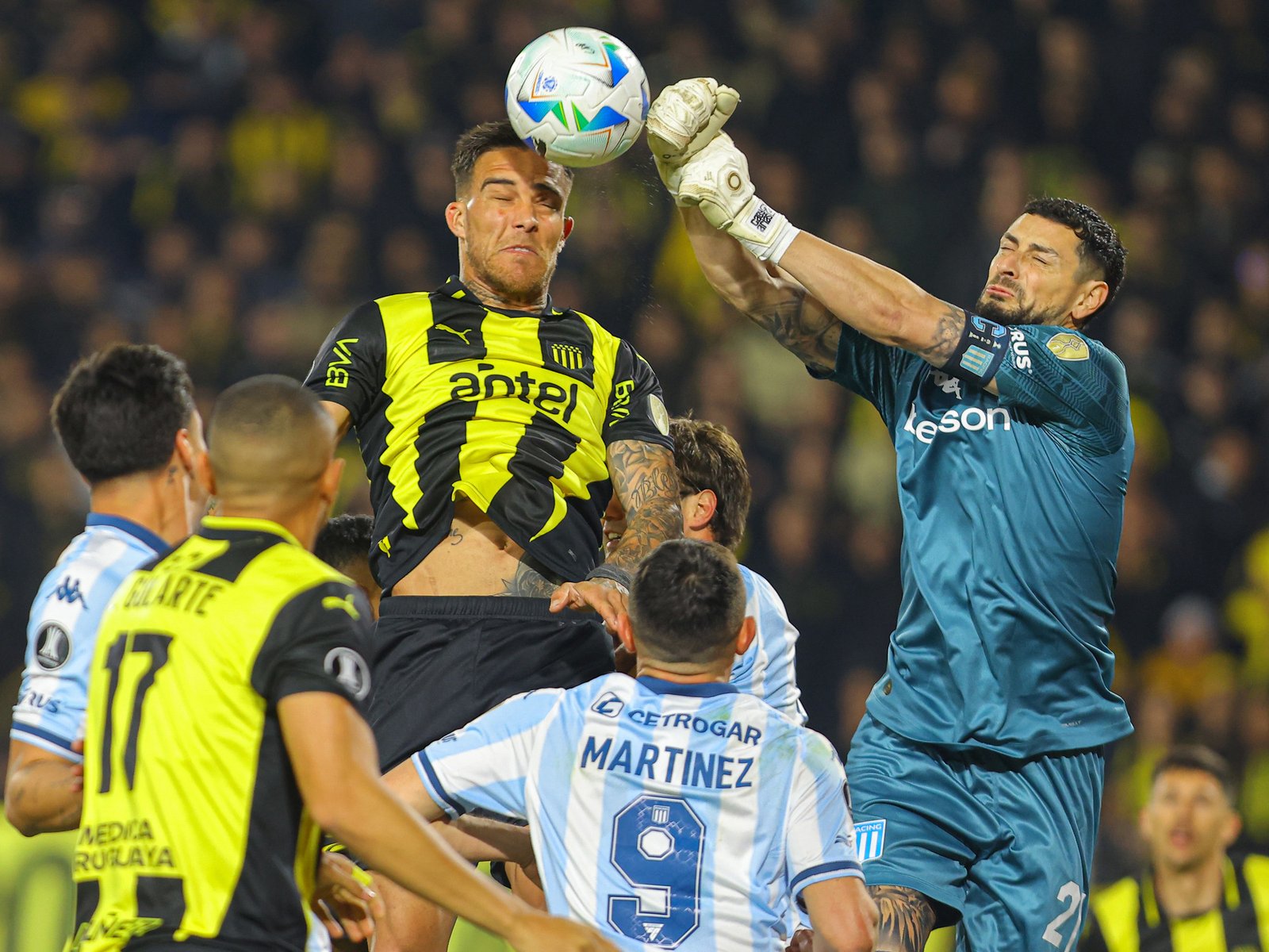 Peñarol, la revancha de la batalla de Montevideo: la racha que busca cortar Costas y el antecedente que genera ilusión