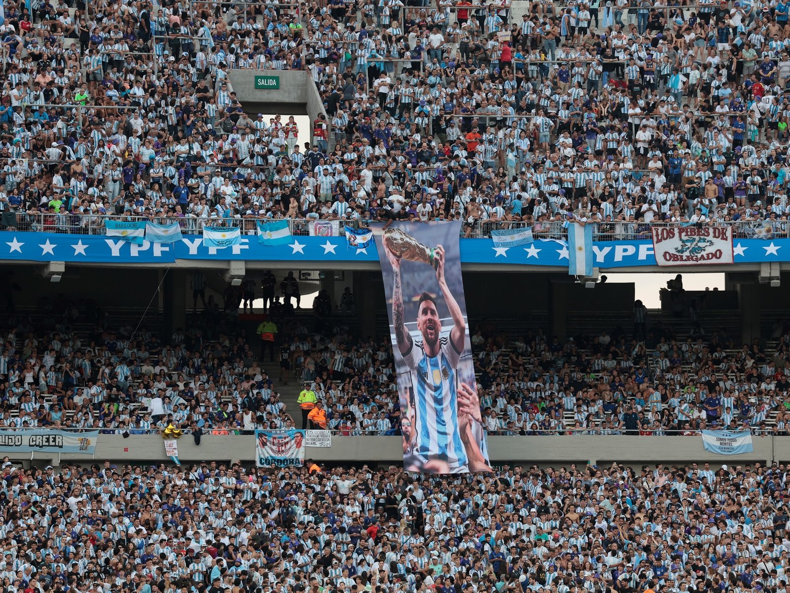 Por culpa de la gente hay menos entradas para la Selección :: Olé