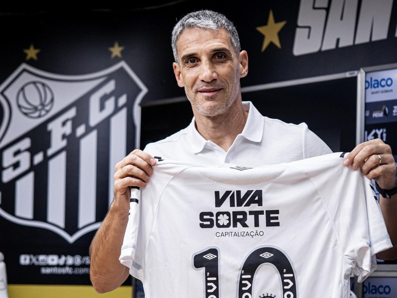 “Quiero ayudar”, la promesa del tercer DT argentino que tendrá Neymar para rescatar al Santos de Brasil de la crisis