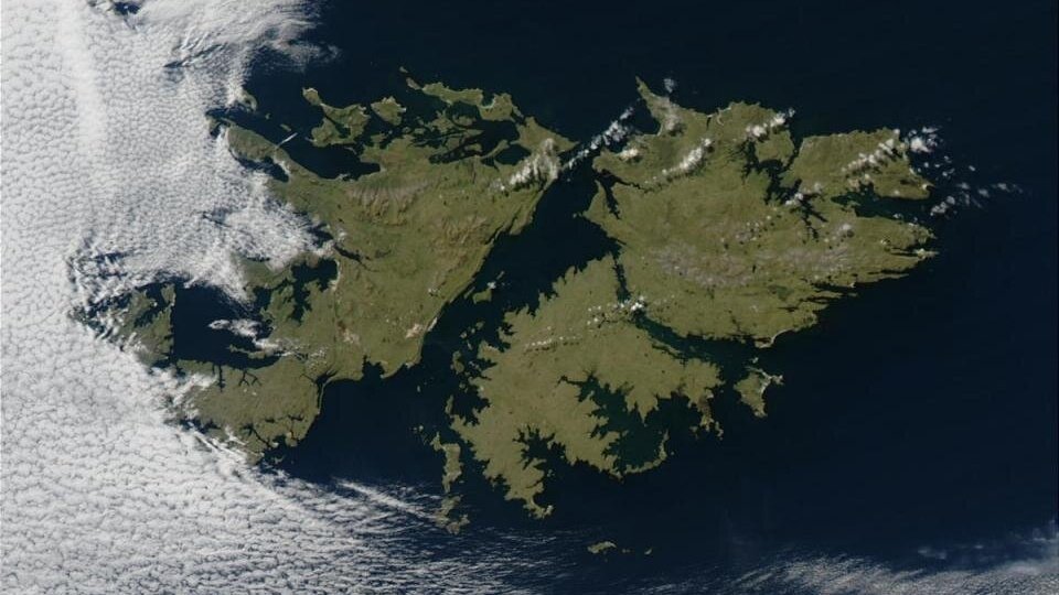 Reino Unido invita a estudiantes argentinos a visitar las Islas Malvinas como turistas | Polémica convocatoria