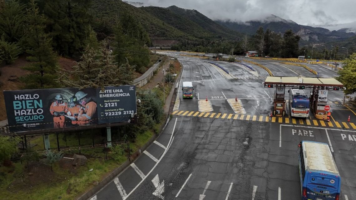 Sepultados a 1.200 metros de profundidad: otra busqueda desesperada de mineros conmociona a Chile