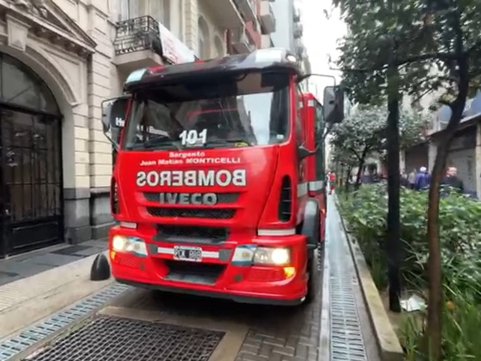 Susto en pleno centro porteño por un rayo que cayó en avenida Córdoba