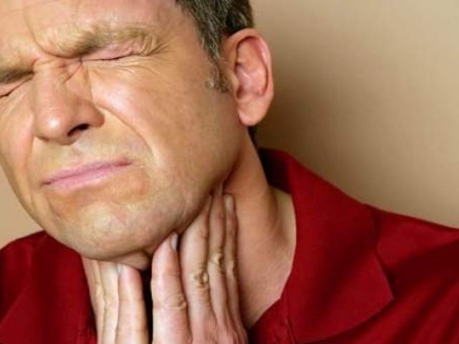 “Un cuchillo atravesado en la garganta”