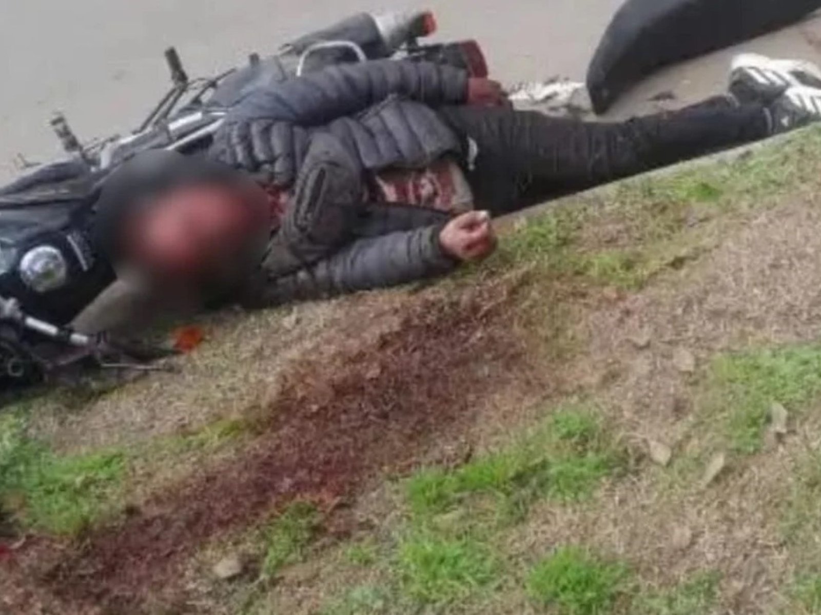Un custodio del presidente Milei baleó en la cabeza a un motochorro que trató de robarle a su pareja en Laferrere