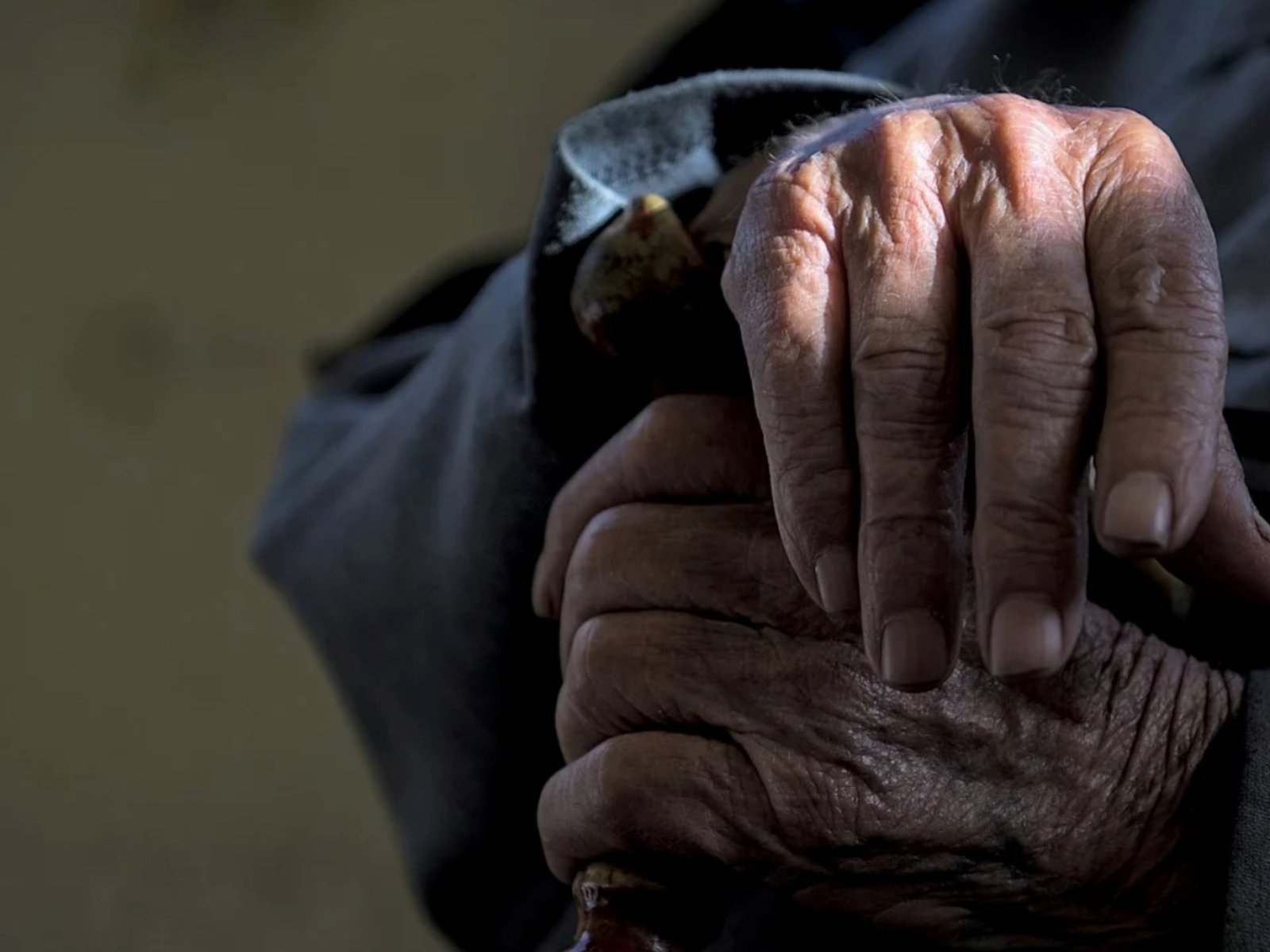 Un estilo de vida saludable puede ayudar a personas con riesgo de demencia, según un estudio a gran escala