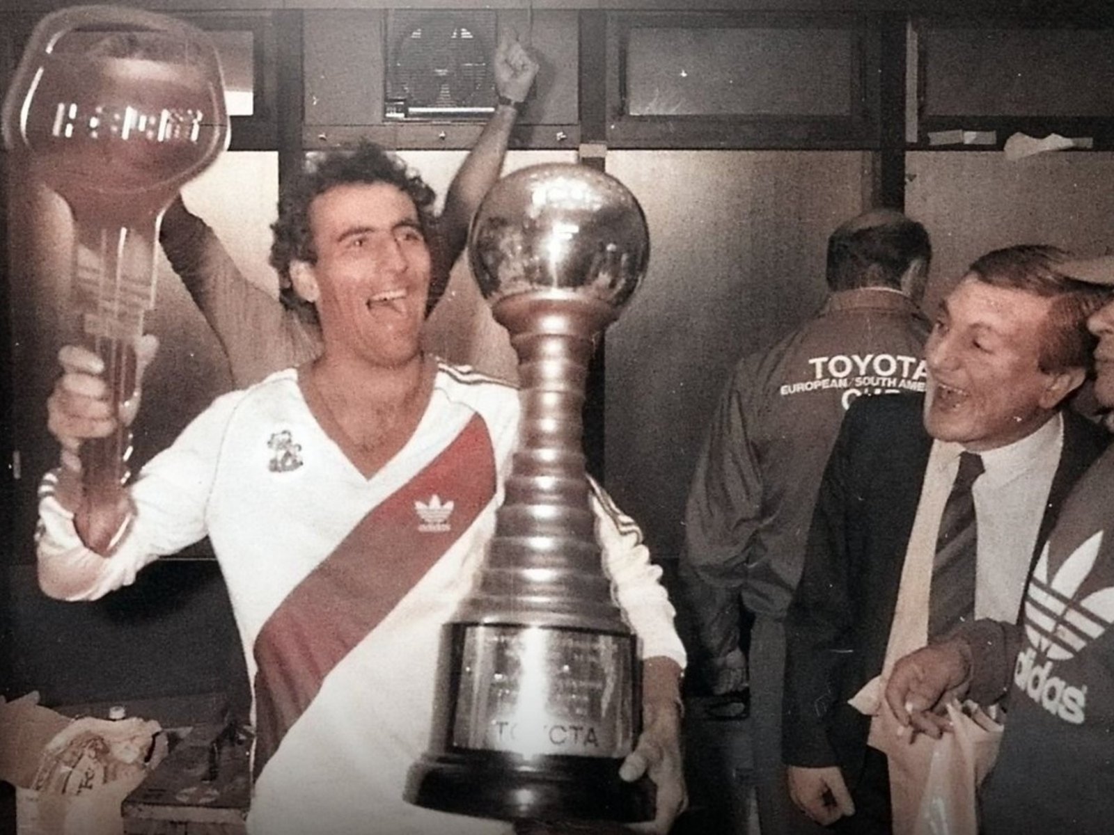 Un excampeón del mundo con River tildó a Borja de "frío" y se mostró preocupado por Cavani: "Está sufriendo"