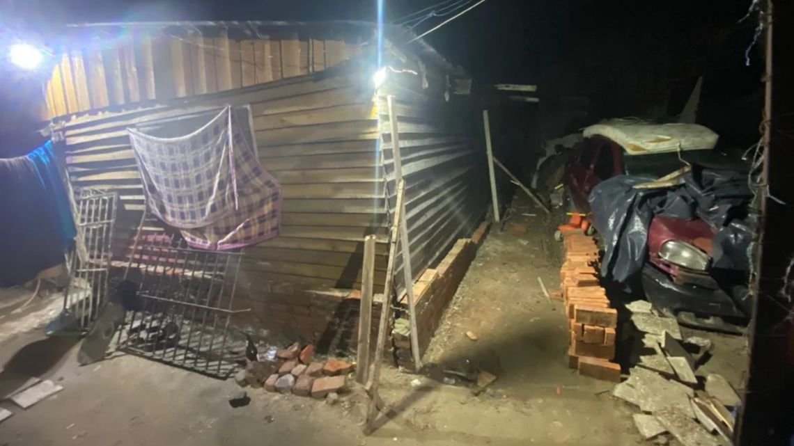 Un hombre fue baleado en la cabeza en una reunión, investigan si jugaba a la "ruleta rusa"