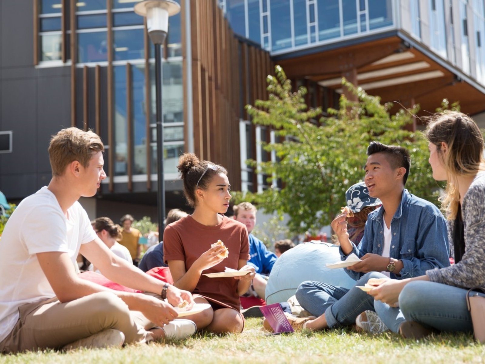 Un país con alto nivel de vida salió a buscar estudiantes argentinos: qué beneficios les ofrece