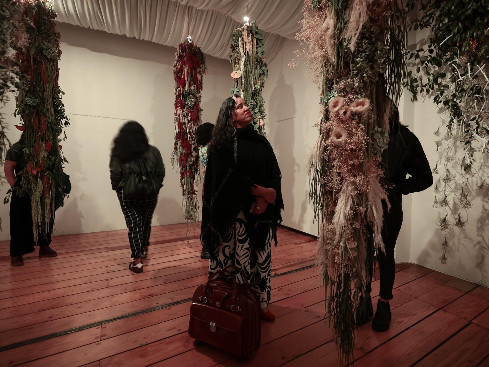 Una exposición inmersiva busca denunciar los casamientos infantiles en México