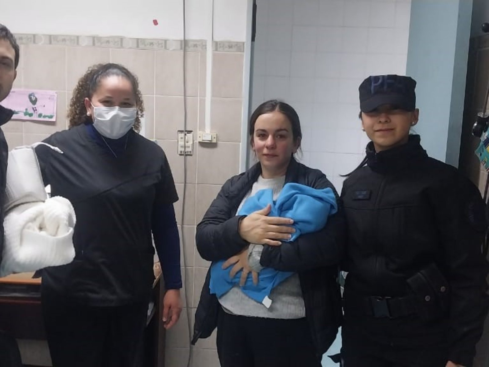 Una policía salvó a una bebé de morir asfixiada en Concepción del Uruguay