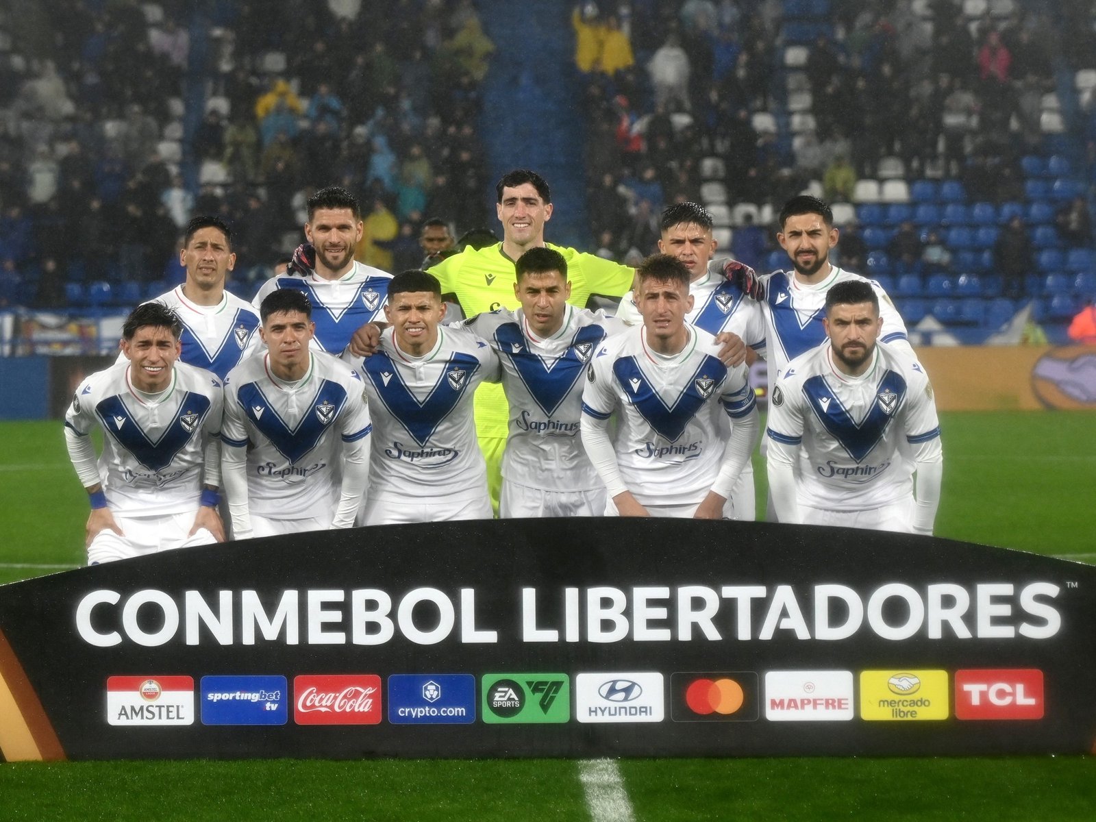 Vélez es el primer argentino en cuartos de final y Racing quiere ser su rival