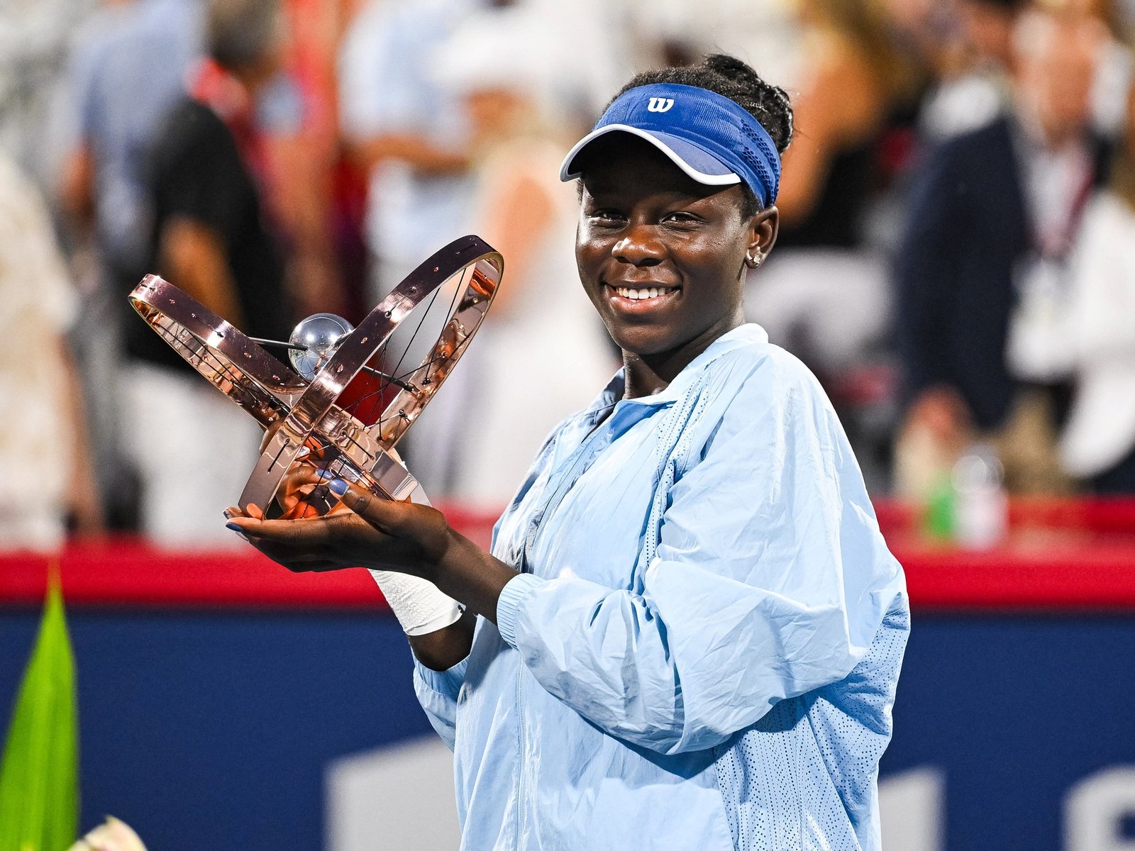 Victoria Mboko, la juvenil de 18 años e hija de refugiados de RD del Congo que le ganó a Osaka para ser campeona del WTA 1000 de Canadá