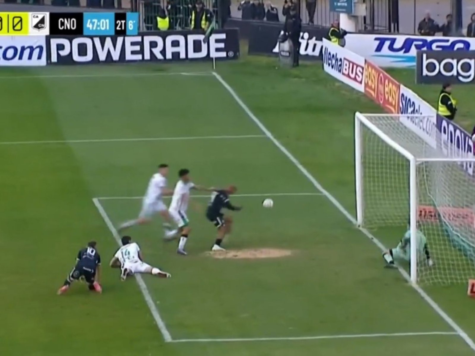 Video: el alevoso penal en el último minuto que Pablo Giménez no cobró en Chicago