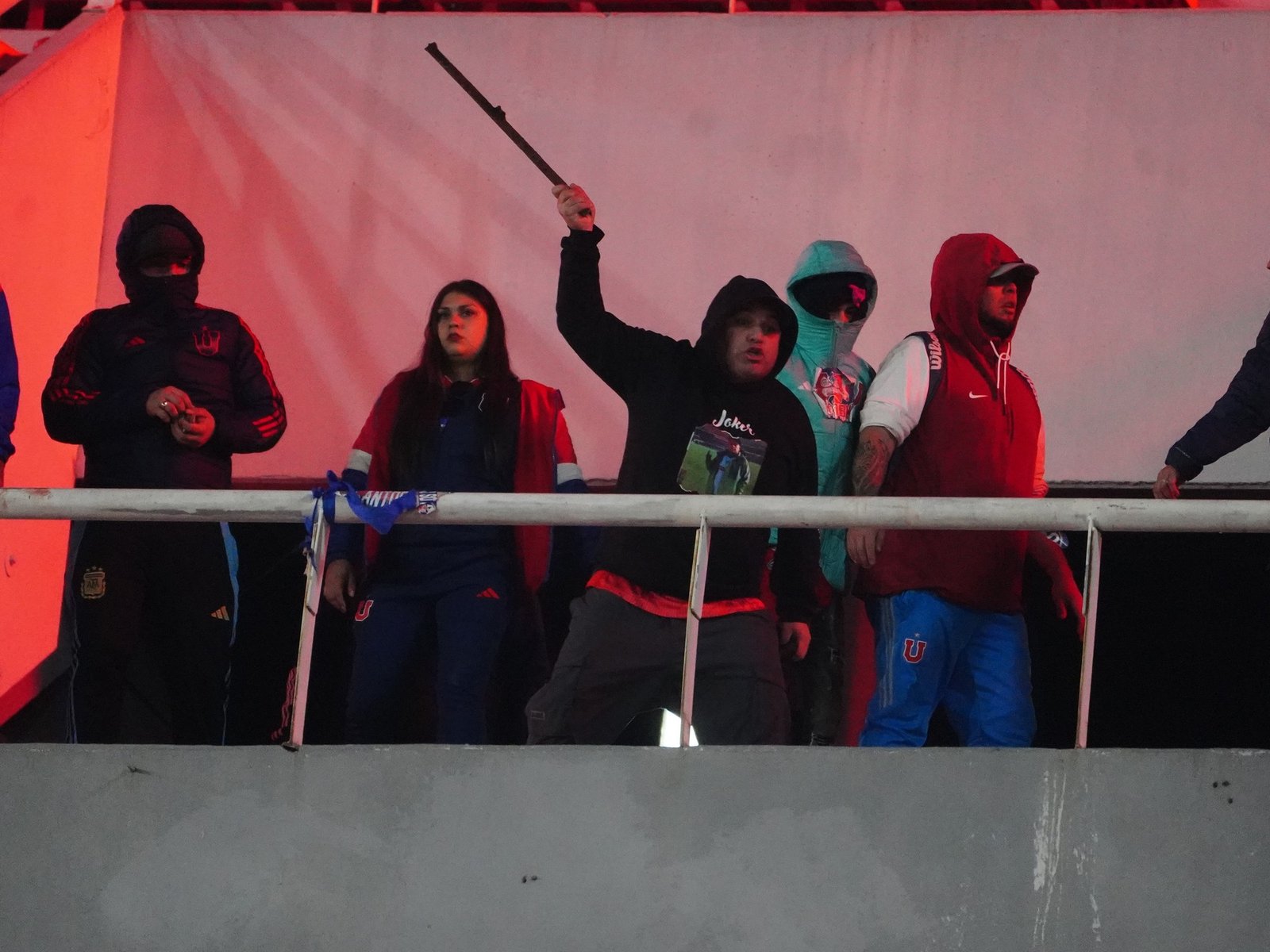 barras de la U organizan un escrache frente a la embajada argentina para esta tarde
