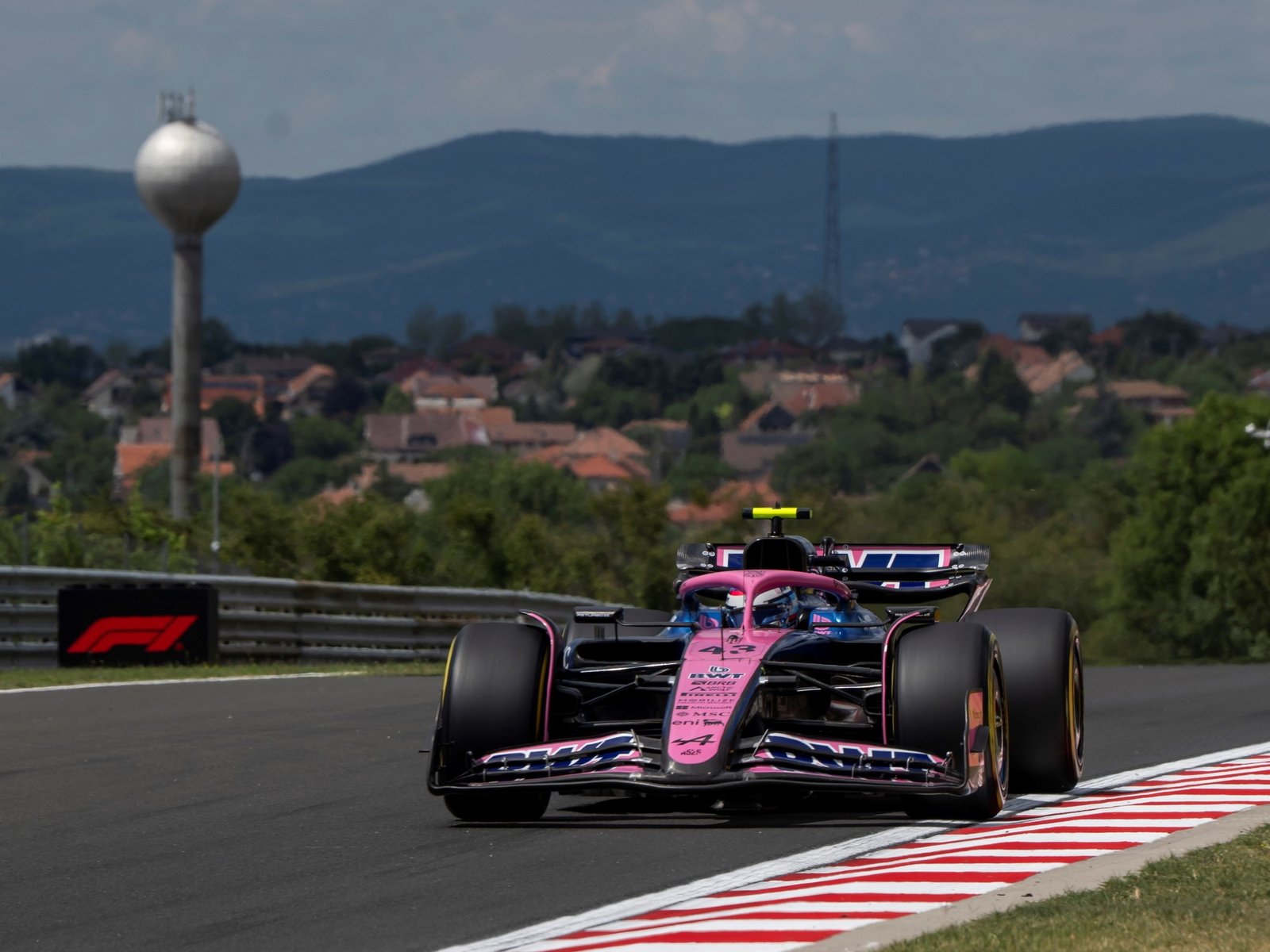 cómo es la curva 11 de Hungaroring, una trampa a 240 km/h donde supieron caer Lewis Hamilton y Checo Pérez