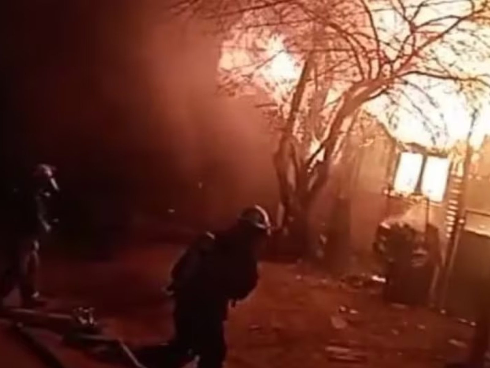 cuatro muertos por dos voraces incendios hogareños
