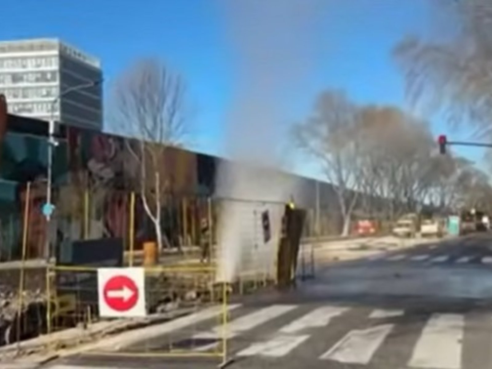 evacuaron la zona y cortaron el tránsito sobre la avenida Juan B. Justo