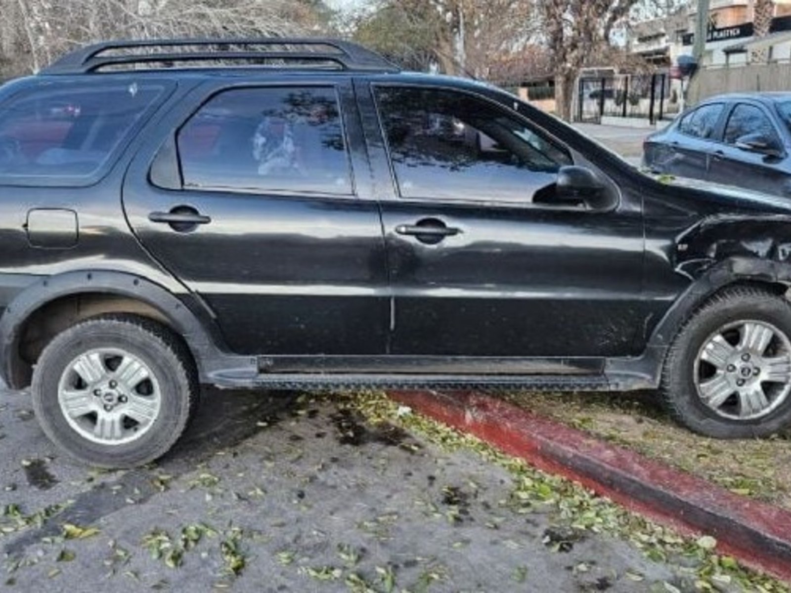evadieron un control, chocaron otros autos en una persecución y los atraparon en los techos de un barrio