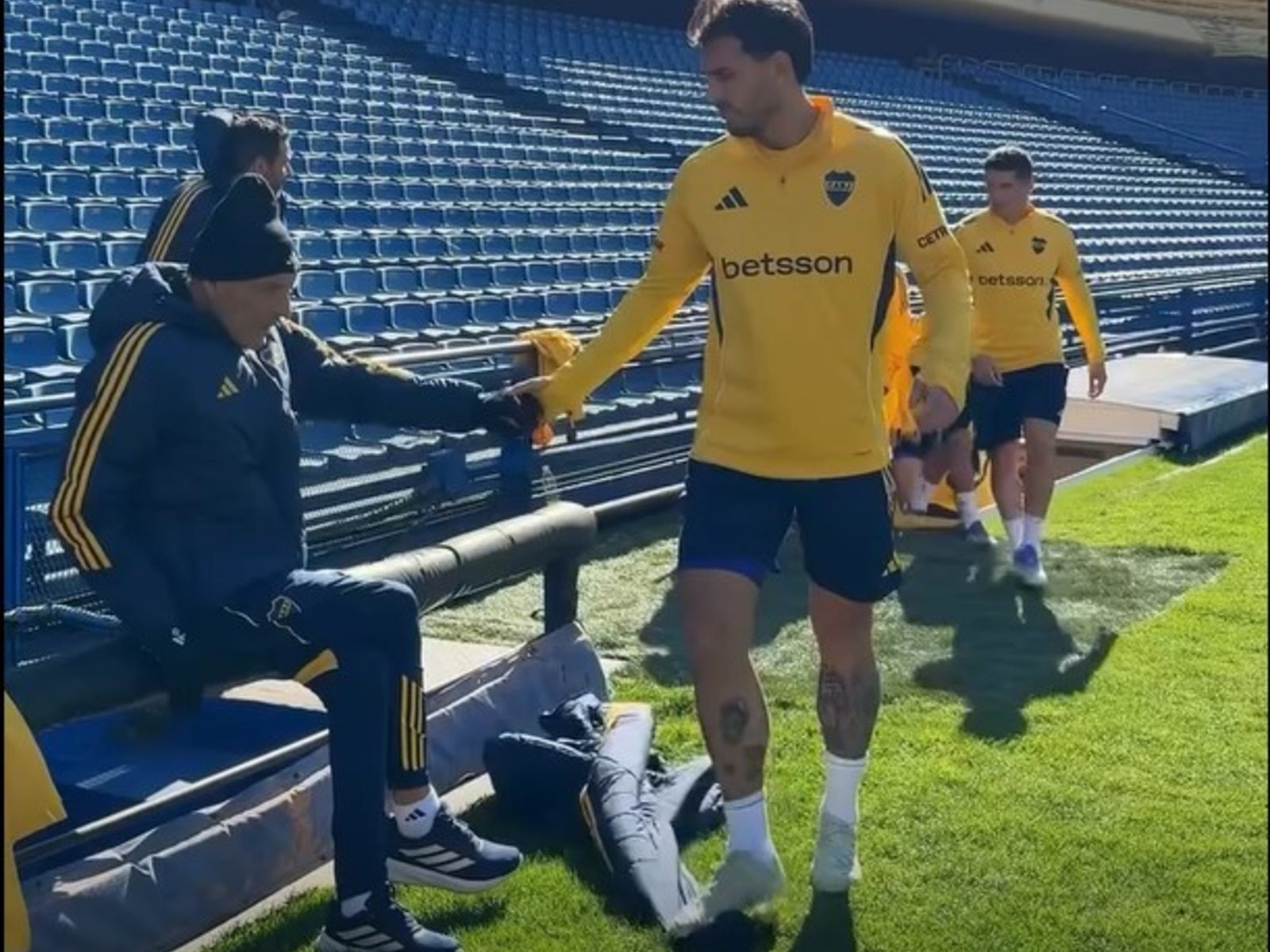 la imagen de Russo con Paredes que revela quién es el capitán sin cinta en el plantel