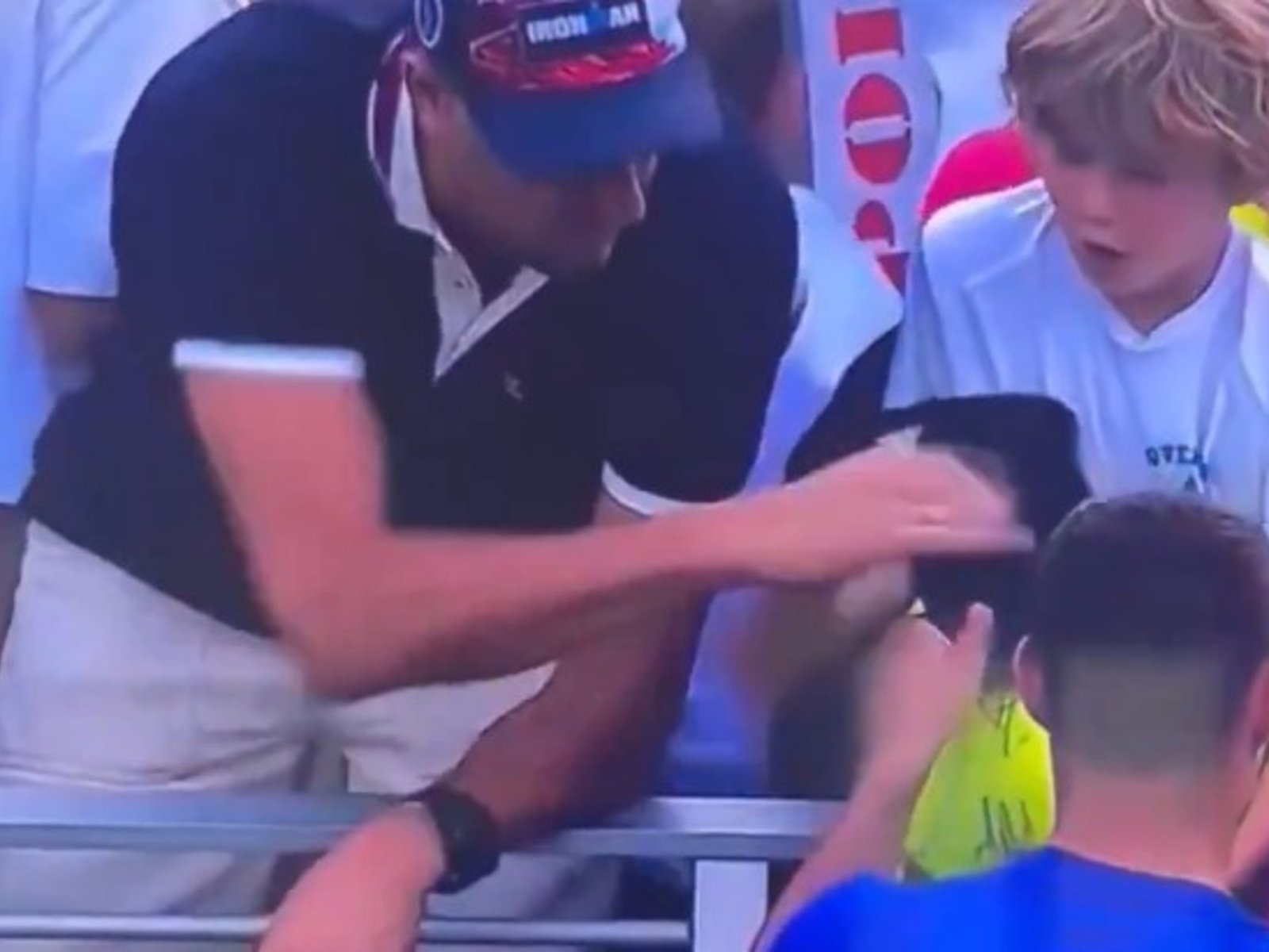 la repudiable actitud de un espectador que le arrebató a un nene el regalo de un tenista
