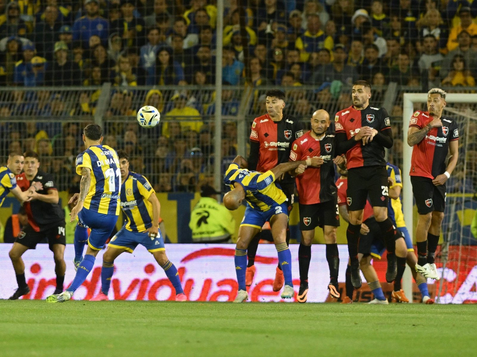 por qué aseguran que su golazo contra Newell’s debió ser anulado por el VAR y el ejemplo Premier League