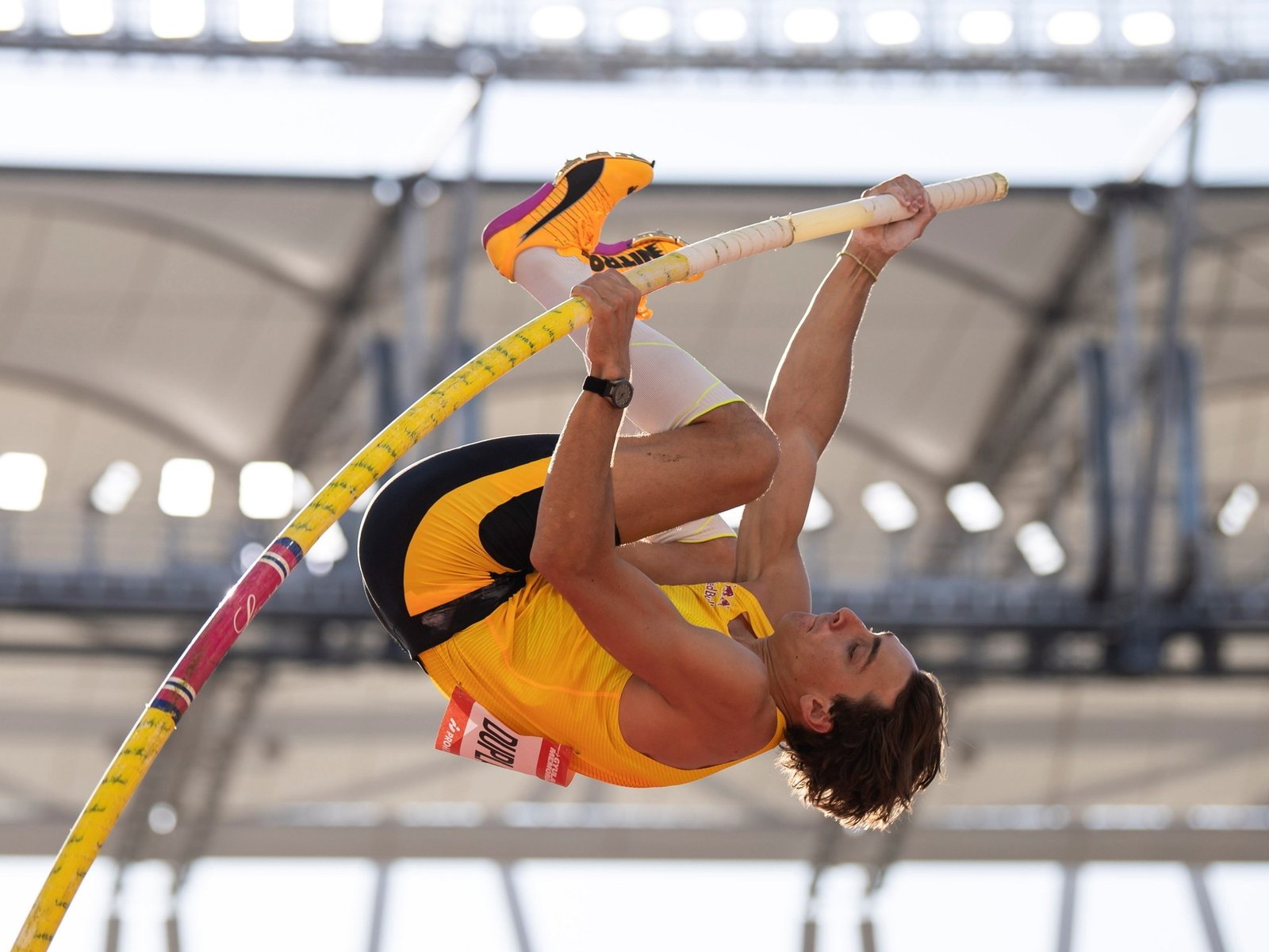 quebró los 6,29 metros y rompió el récord mundial de salto con garrocha por 13ra vez