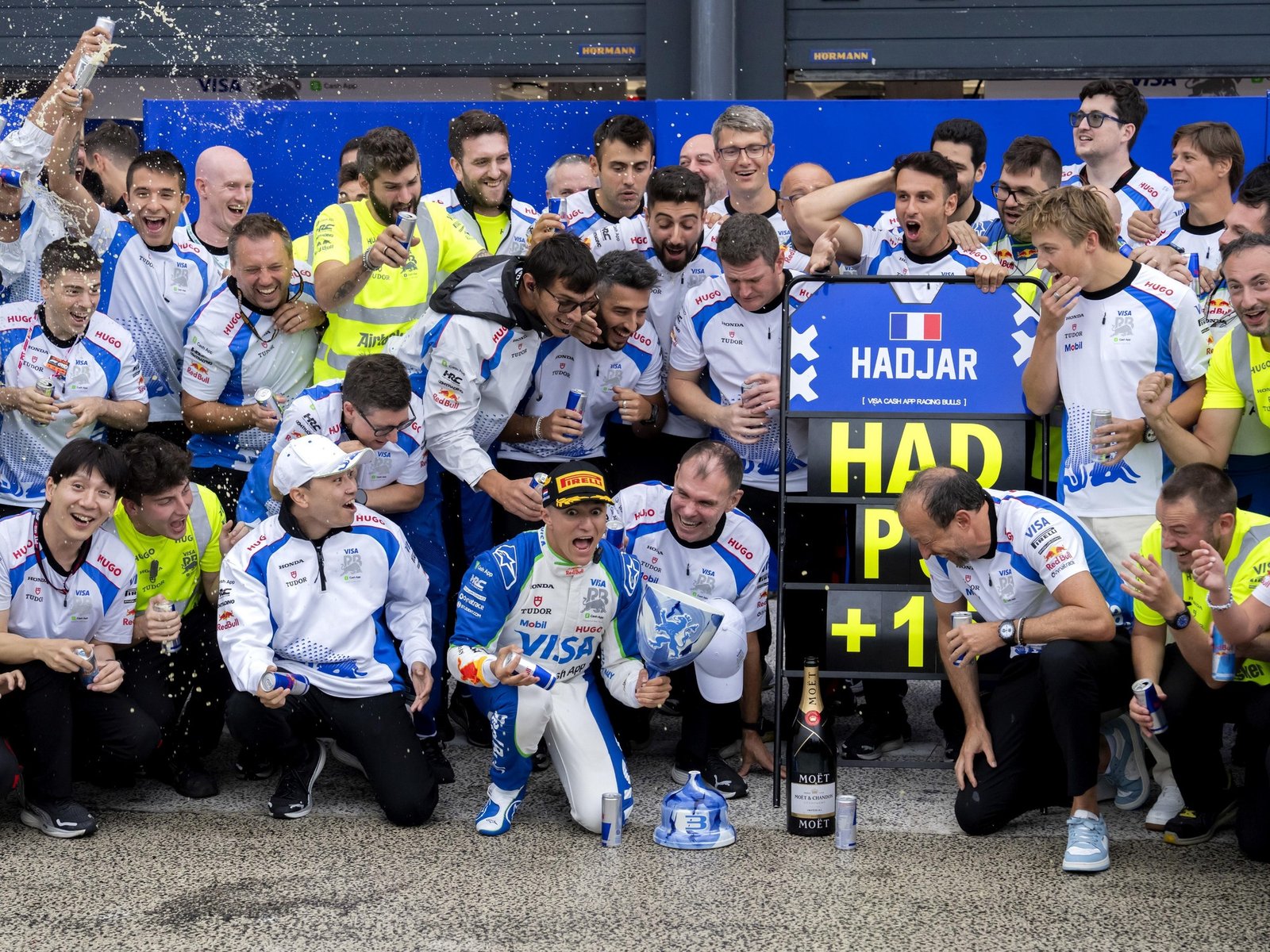 rompió el trofeo, tras conseguir su primer podio en la F1
