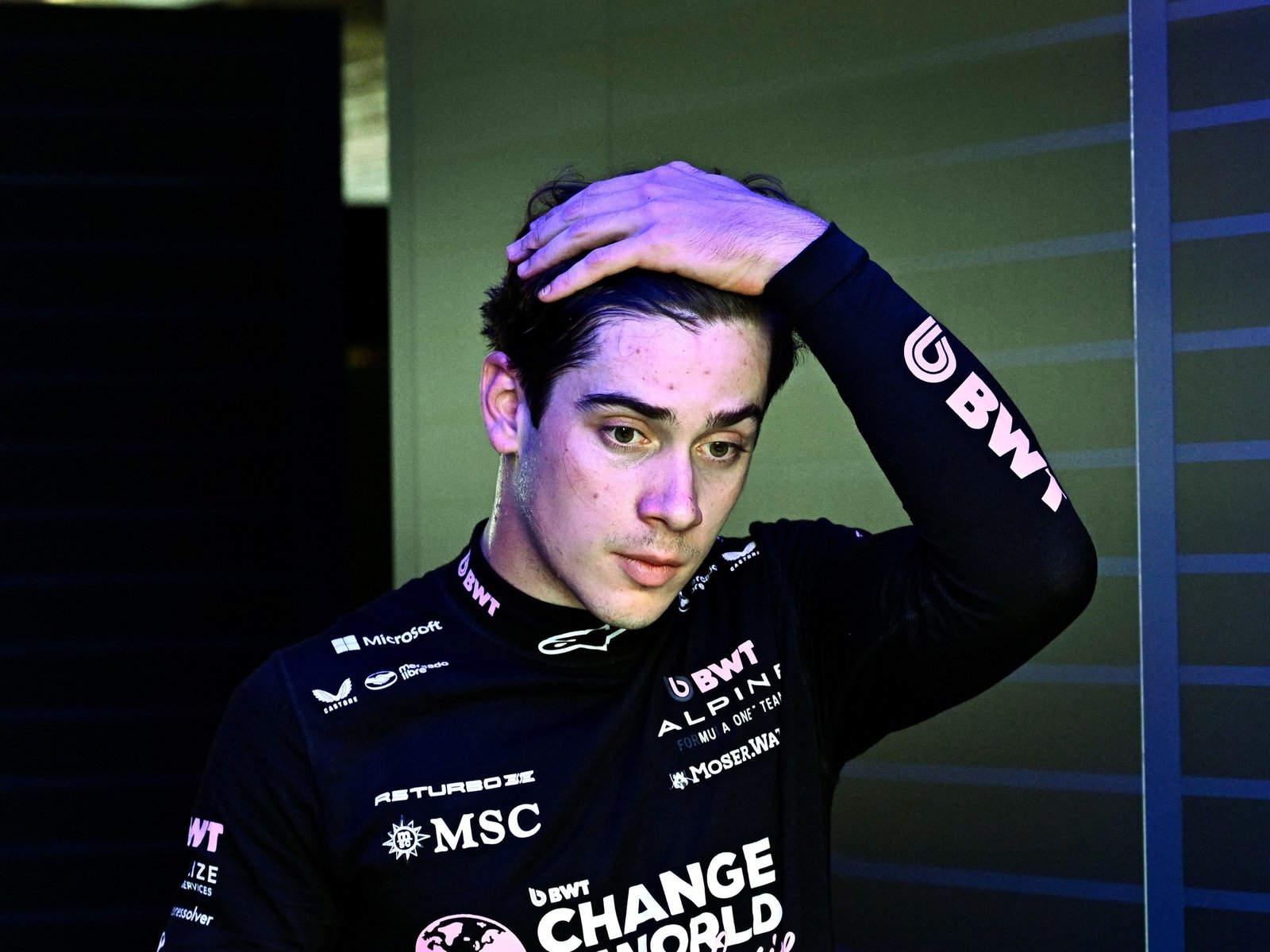 se metió en Q2, superó a su compañero de equipo y partirá desde el puesto 14°