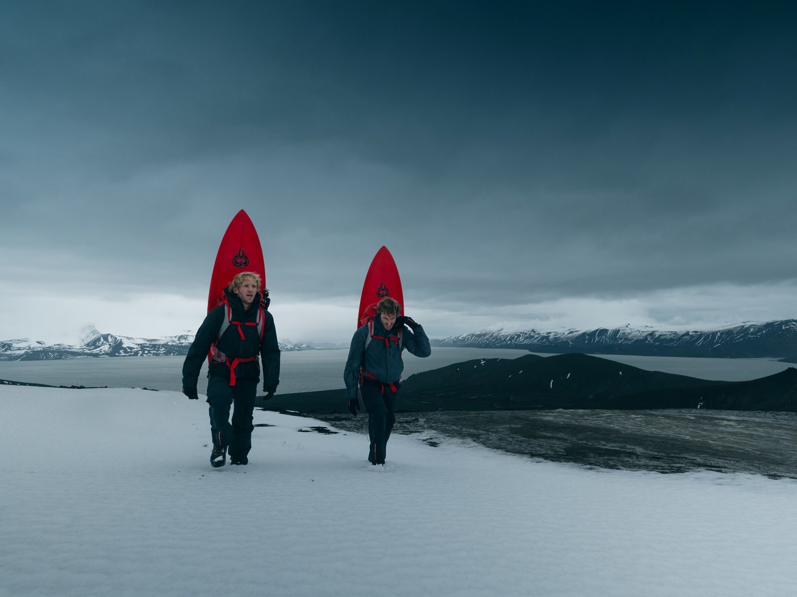 surfear en la Antártida, un desafío para proteger la tierra de todos