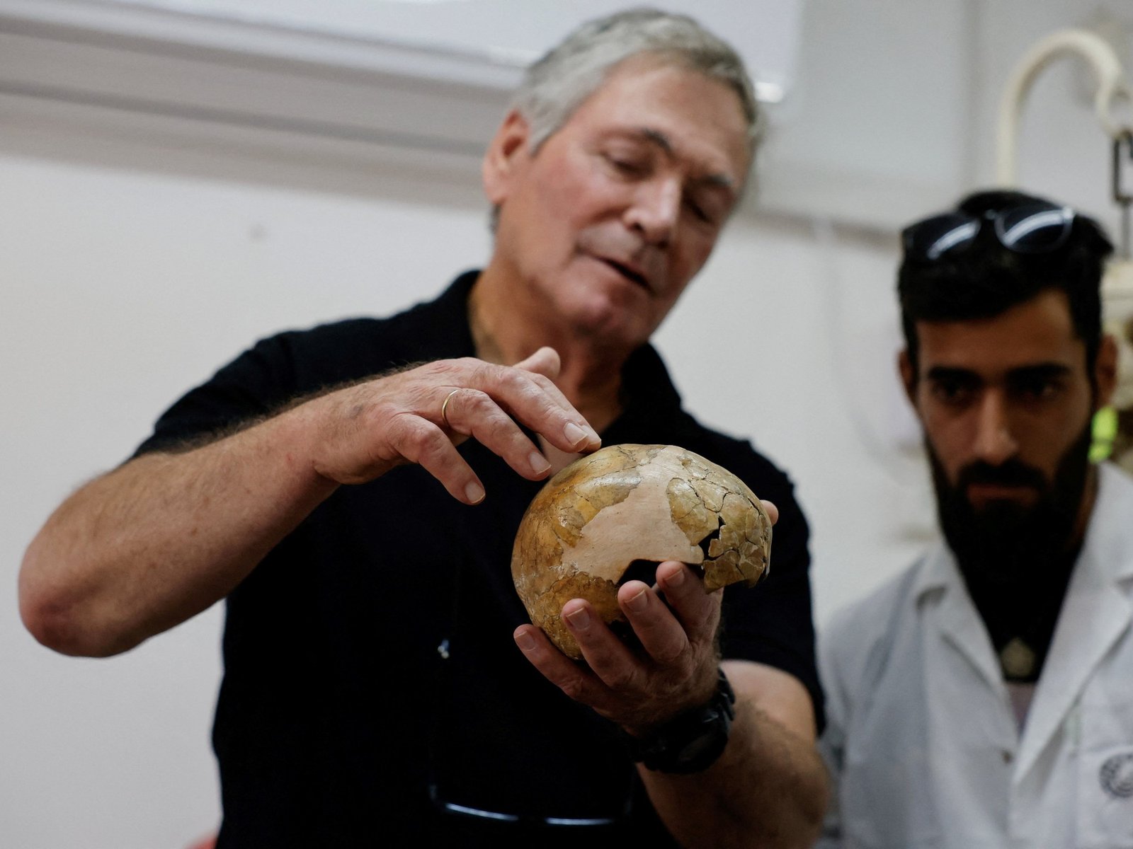 un cráneo de hace 140 mil años sería la evidencia más antigua del mestizaje de neandertales y sapiens