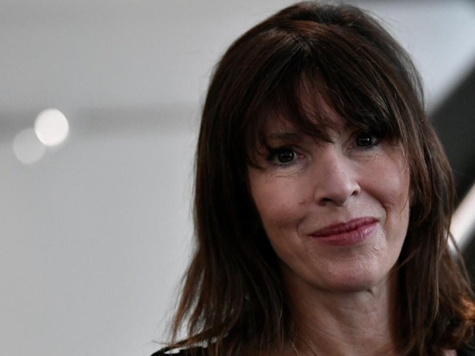 un nuevo retrato ácido del mundo del arte contemporáneo