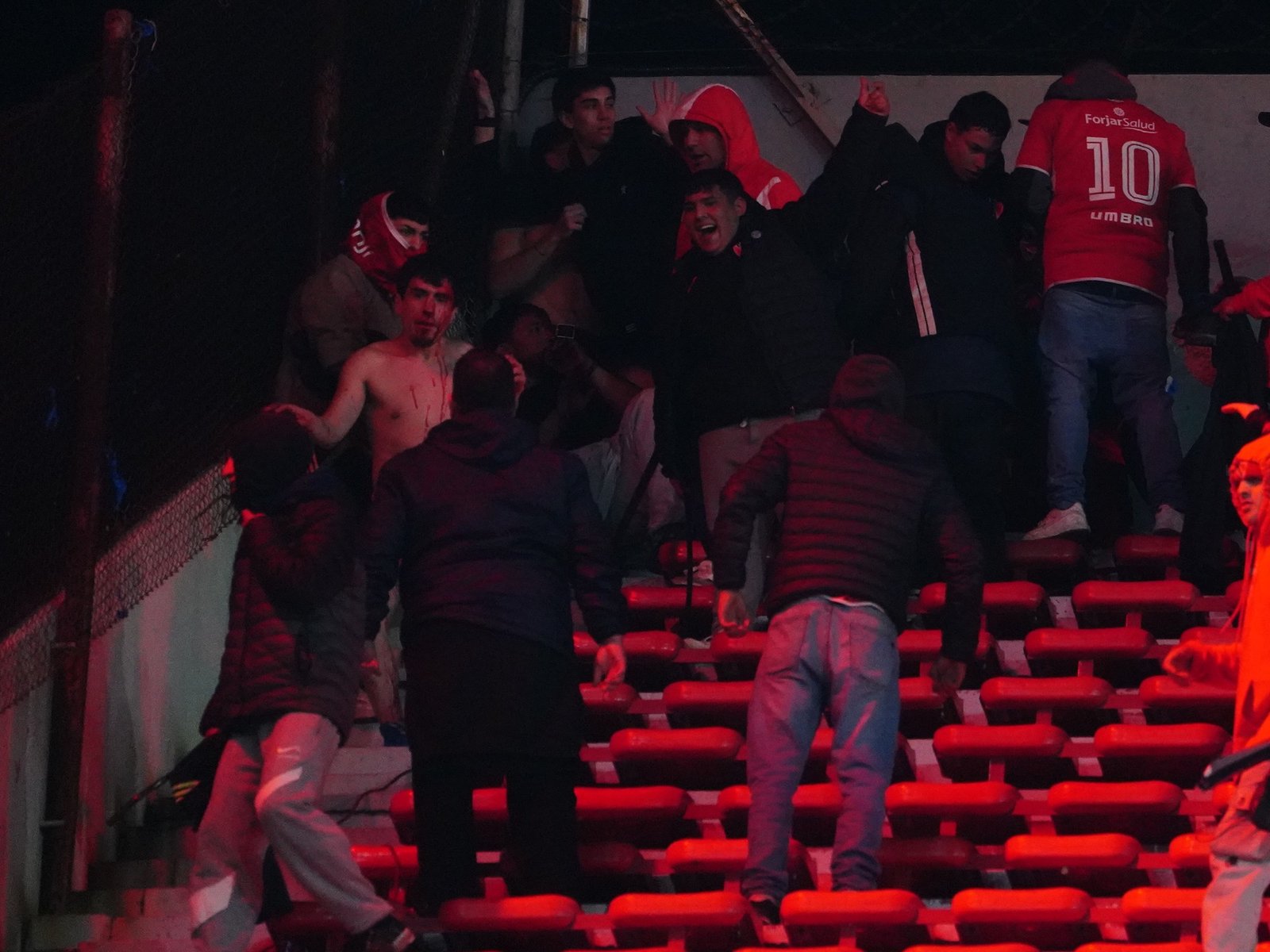 APreViDe le aplicó derecho de admisión a 40 barras de Independiente y una prohibición a la ‘U’ de Chile