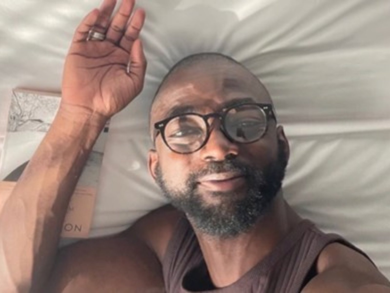 Anunció su intención de morir y le llovieron invitaciones a cenar