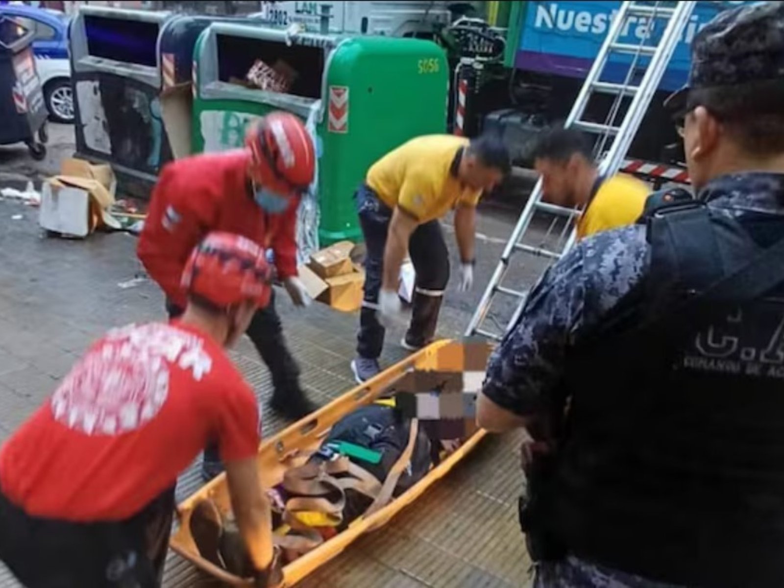 Dormía en un contenedor, quedó atrapado en un camión de basura y lo salvaron a punto de morir en la compactadora
