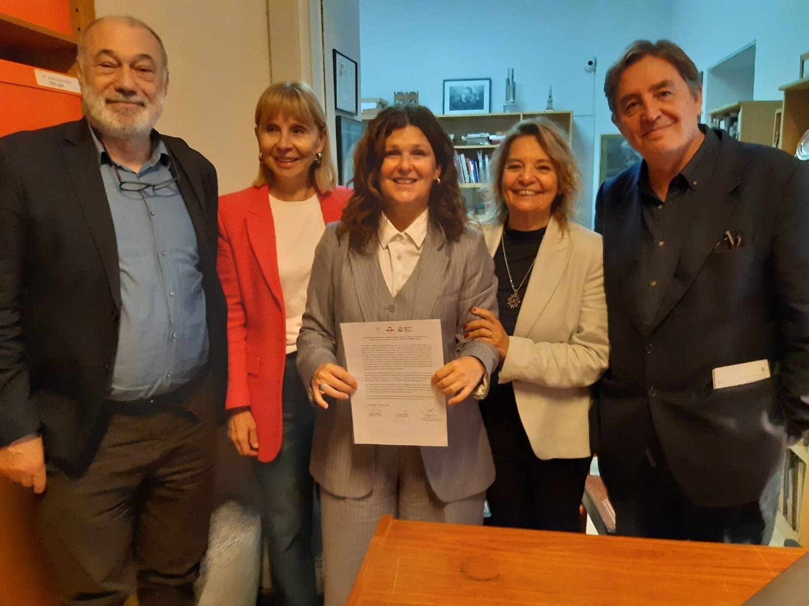 El Instituto Cervantes recibirá los legados de María Elena Walsh y Sara Facio en Madrid