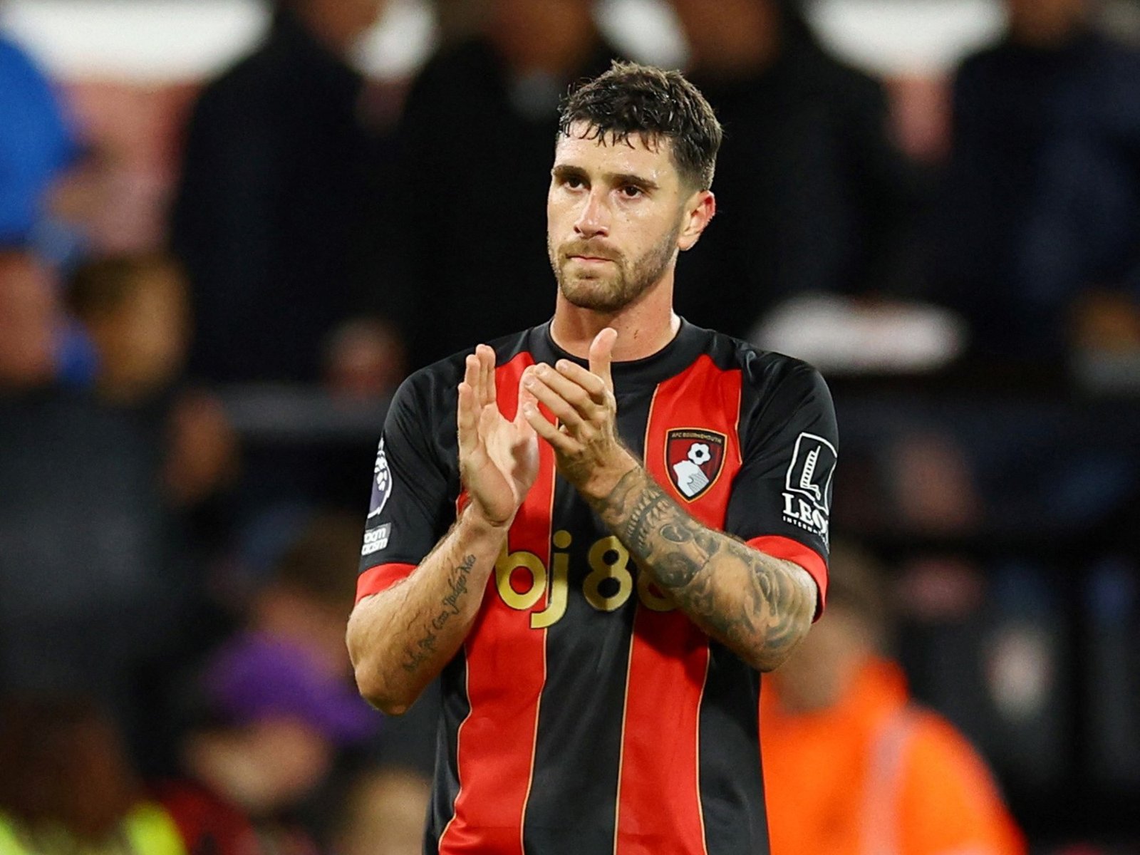 El defensor argentino que dejó atrás una dura lesión, volvió con todo a la Premier League y quiere estar otra vez en el radar de Scaloni