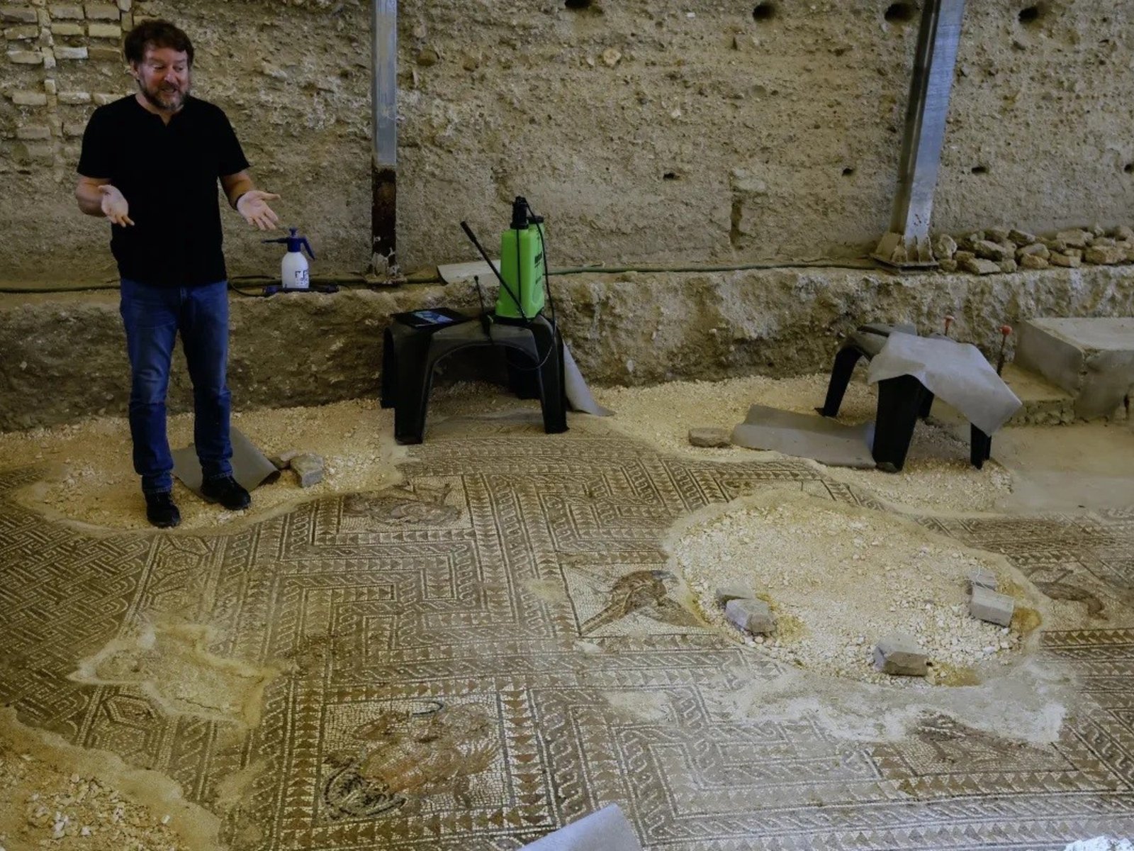Encontraron en Sevilla un lujoso mosaico romano de 27 metros, con figuras de las cuatro estaciones
