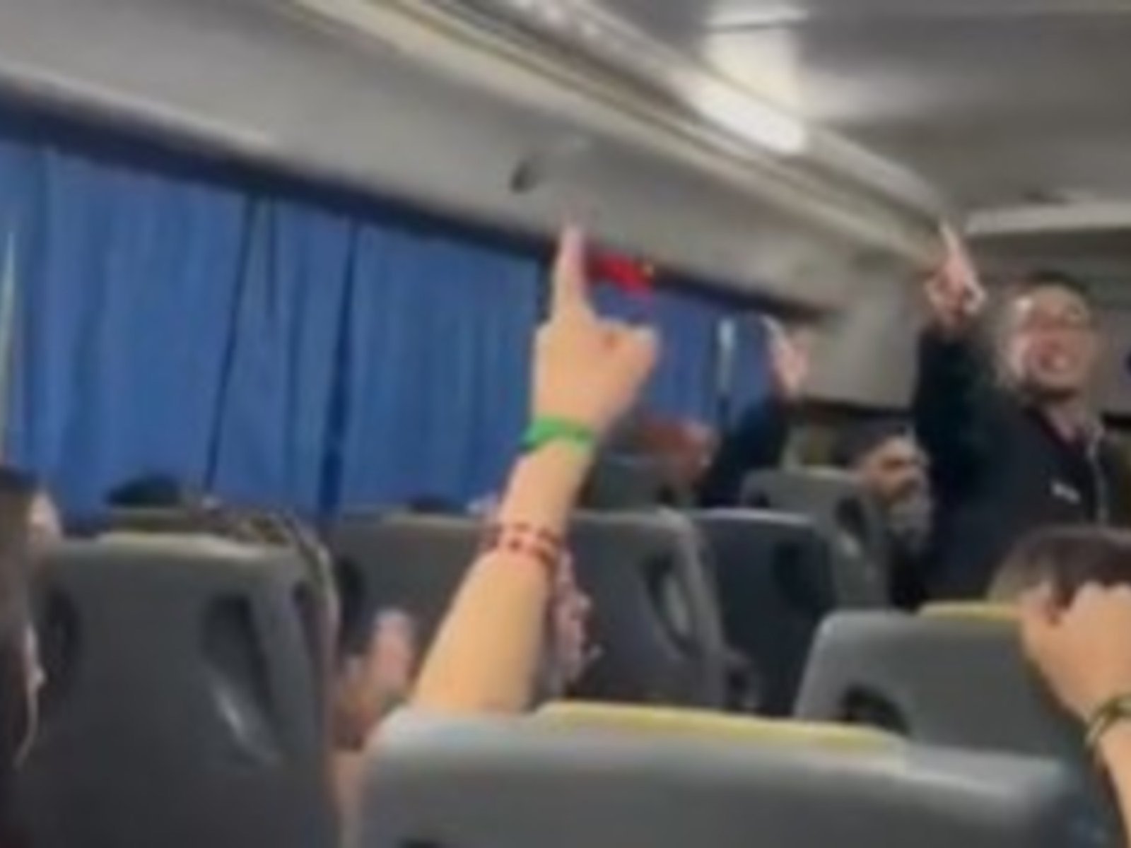 Escándalo por los cantos antisemitas de un grupo de estudiantes durante su viaje de egresados