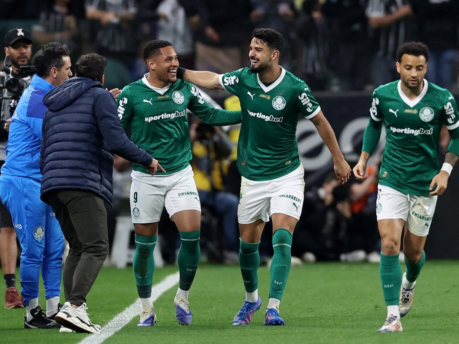 ‘Flaco’ López y Vitor Roque