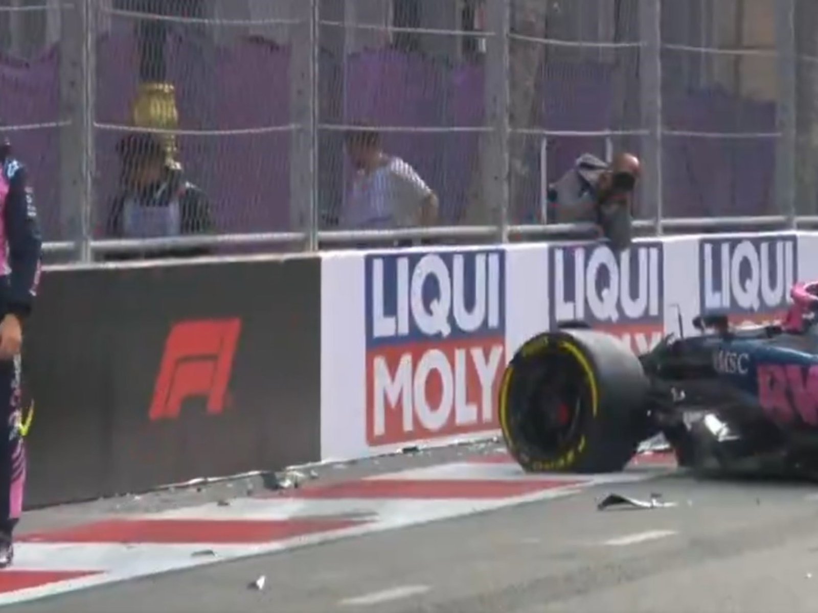 Franco Colapinto no pudo evitar el golpe contra el muro tras el despiste de Gasly y largará 16° en Bakú