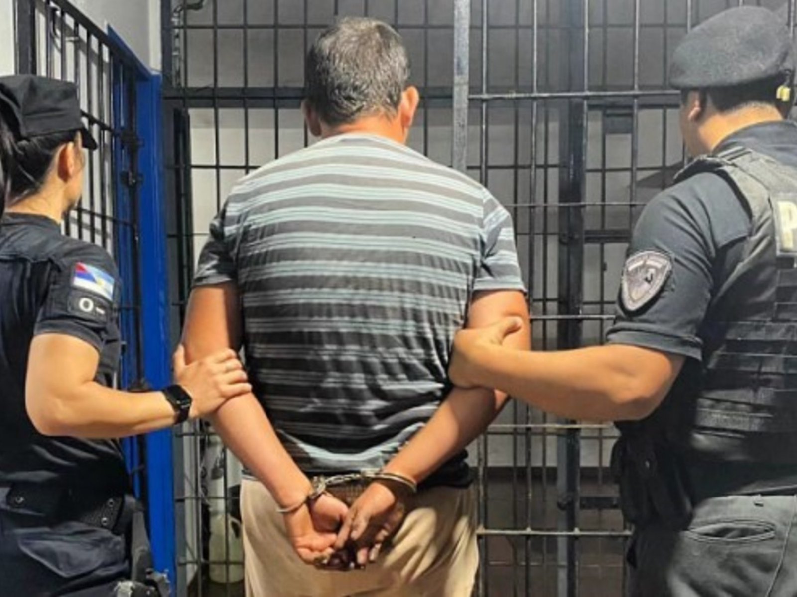 Hizo sentar a un nene de 5 años sobre un ladrillo caliente para “curarle” la incontinencia urinaria: le causó graves quemaduras