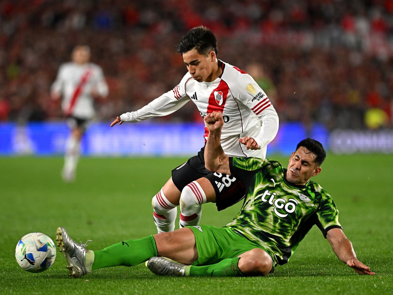 Ian Subiabre no firmó la renovación, lo bajaron del avión a Tucumán y no lo ceden para jugar el Mundial Sub 20 de Chile