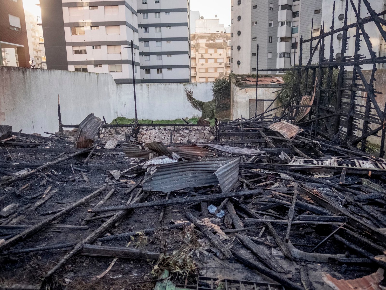 Investigan si fue intencional el incendio de una histórica casilla que tenía protección patrimonial en Mar del Plata