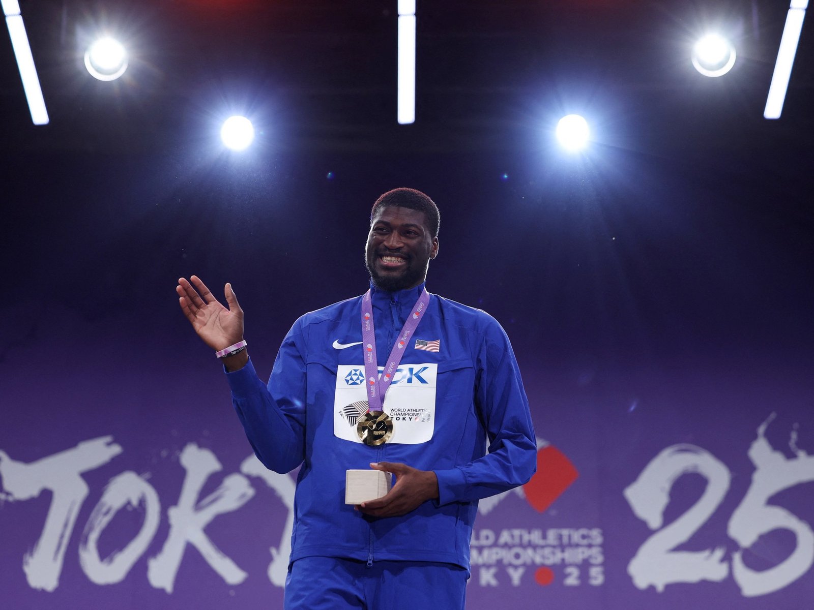 La increíble historia del campeón mundial de atletismo que vendía celulares, instalaba el cable y fabricaba papel higiénico para vivir